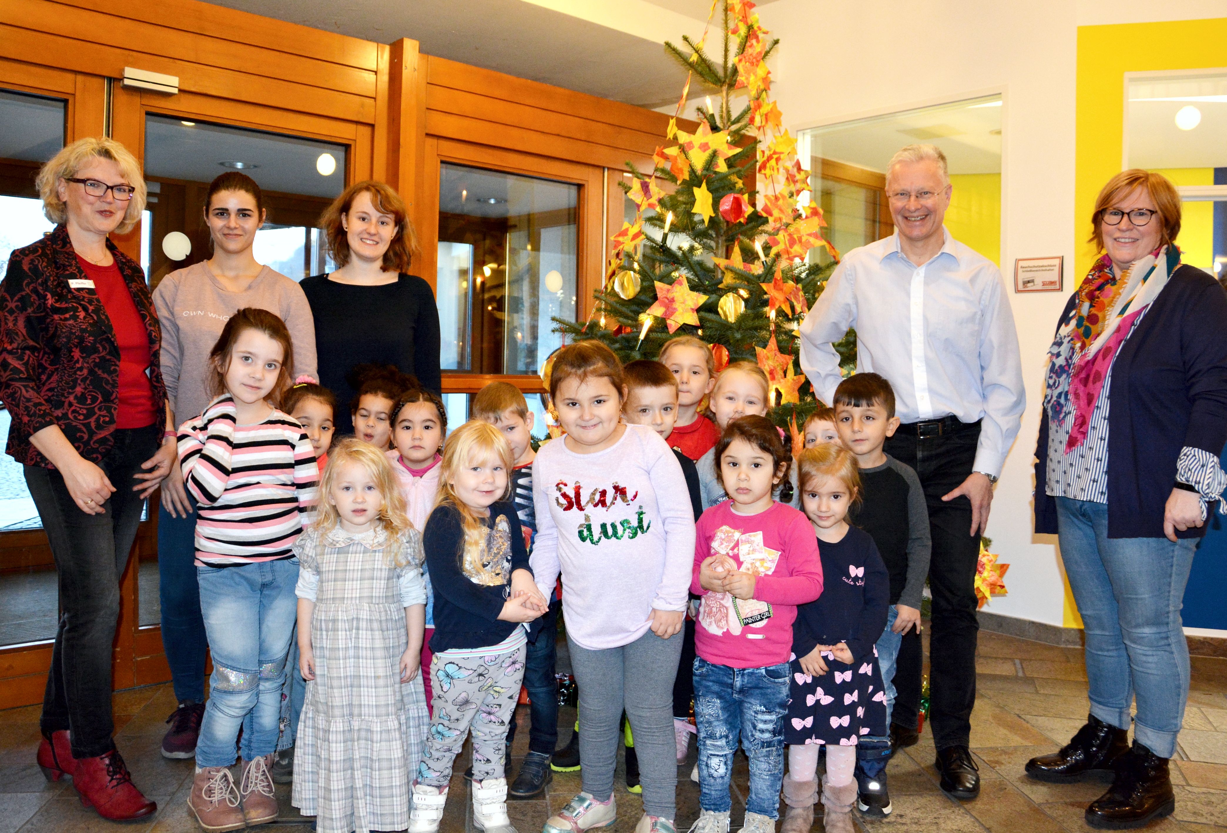 245-18 Kinder des Kindergartens St. Martin.jpg