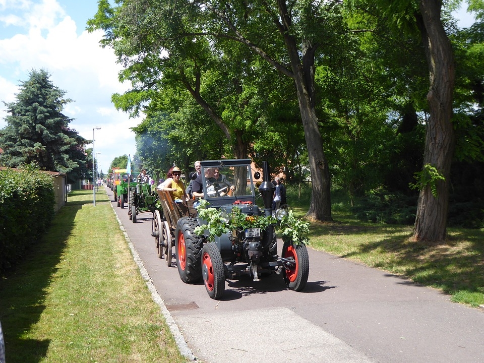 tractors-2434163_960_720.jpg